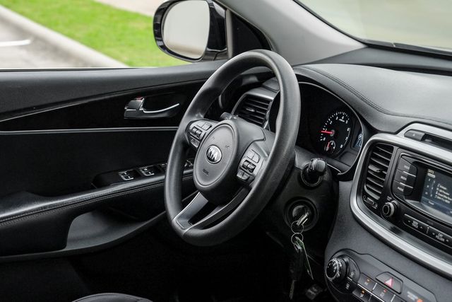 2017 Kia Sorento LX BT Backup Cam Rear Air USB XM Alloy Wheels Aux 2017 Kia Sorento LX BT Backup Cam Rear Air USB XM Alloy Wheels Aux