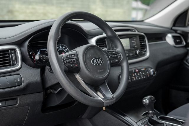 2017 Kia Sorento LX BT Backup Cam Rear Air USB XM Alloy Wheels Aux 2017 Kia Sorento LX BT Backup Cam Rear Air USB XM Alloy Wheels Aux