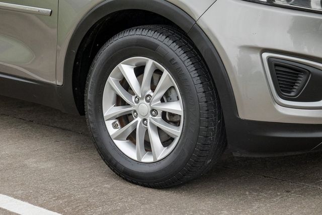 2017 Kia Sorento LX BT Backup Cam Rear Air USB XM Alloy Wheels Aux 2017 Kia Sorento LX BT Backup Cam Rear Air USB XM Alloy Wheels Aux