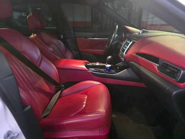 2017 Maserati Levante Base 2017 Maserati Levante Base