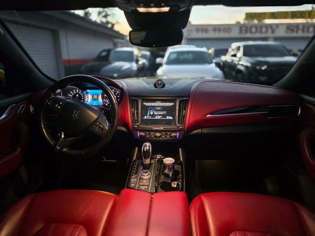 2017 Maserati Levante Base 2017 Maserati Levante Base