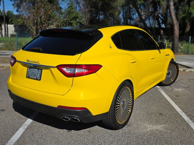 2017 Maserati Levante Base 2017 Maserati Levante Base