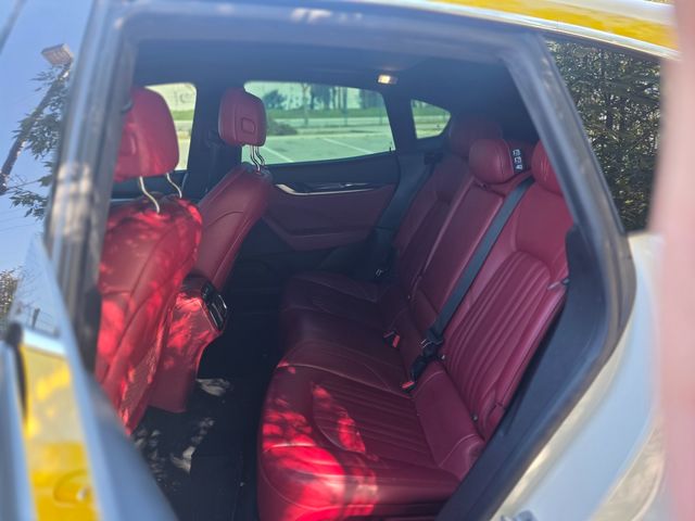 2017 Maserati Levante Base 2017 Maserati Levante Base