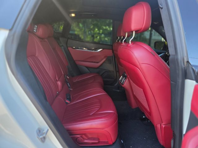 2017 Maserati Levante Base 2017 Maserati Levante Base