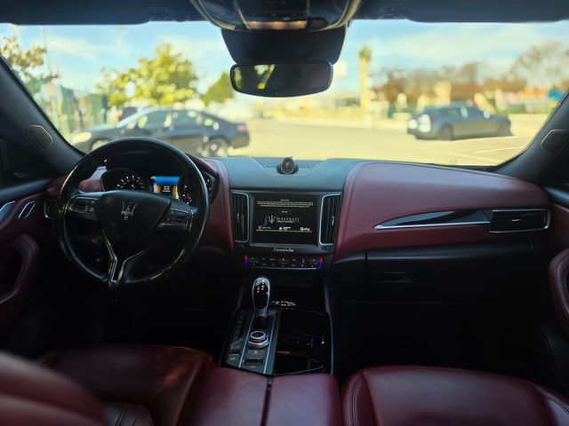 2017 Maserati Levante Base 2017 Maserati Levante Base