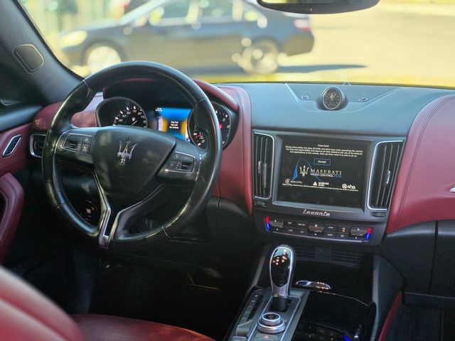 2017 Maserati Levante Base 2017 Maserati Levante Base