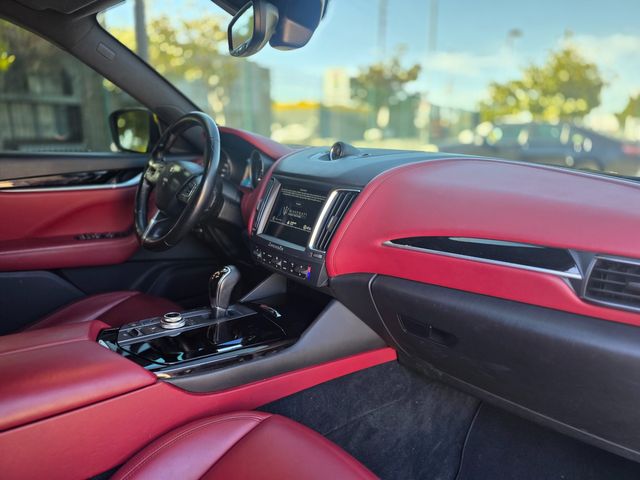 2017 Maserati Levante Base 2017 Maserati Levante Base