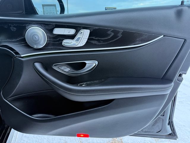 2017 Mercedes-Benz E-CLASS E300 4MATIC AWD Nav Sunroof | Canton, Ohio | Ohio Auto Warehouse LLC 2017 Mercedes-Benz E-CLASS E300 4MATIC AWD Nav Sunroof | Canton, Ohio | Ohio Auto Warehouse LLC