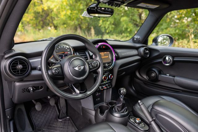 2017 Mini Hardtop 2 Door Cooper w/ 38 MPG, Premium PKG, Heated Seats 2017 Mini Hardtop 2 Door Cooper w/ 38 MPG, Premium PKG, Heated Seats