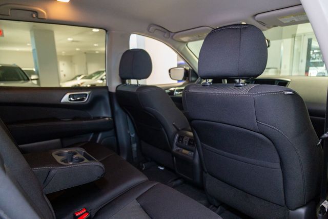 2017 Nissan Pathfinder 3rd row SV