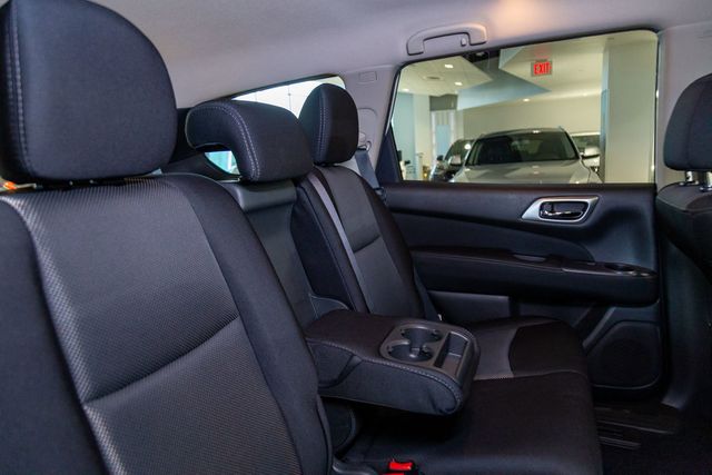2017 Nissan Pathfinder 3rd row SV