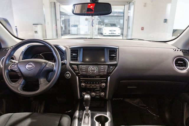 2017 Nissan Pathfinder 3rd row SV