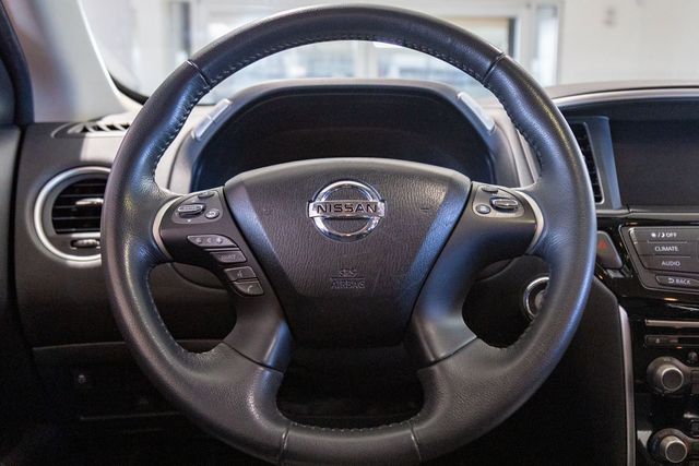 2017 Nissan Pathfinder 3rd row SV