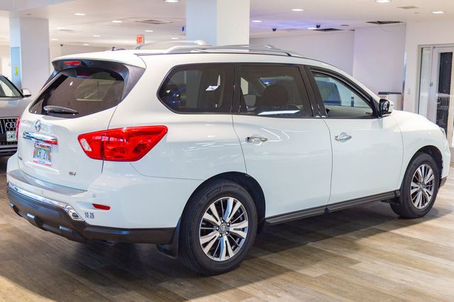 2017 Nissan Pathfinder 3rd row SV