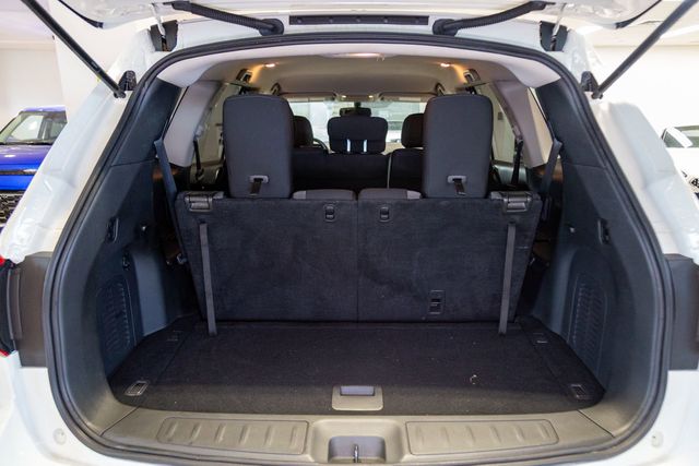 2017 Nissan Pathfinder 3rd row SV