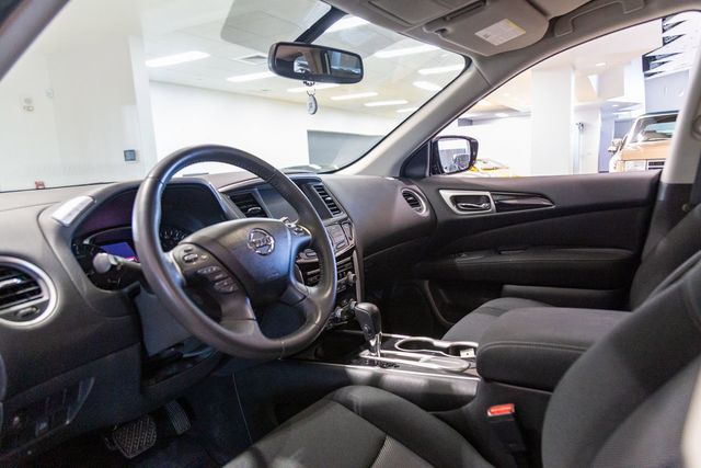 2017 Nissan Pathfinder 3rd row SV