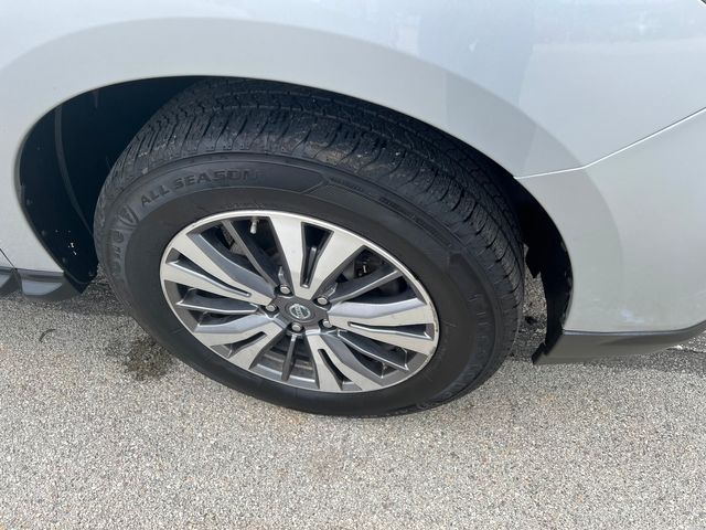 2017 Nissan Pathfinder 4X4 SV