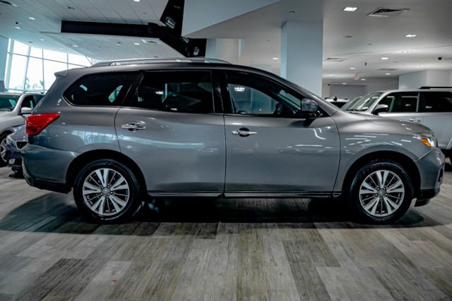 2017 Nissan Pathfinder SV 3rd row