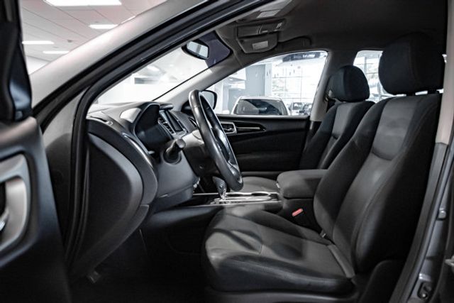 2017 Nissan Pathfinder SV 3rd row