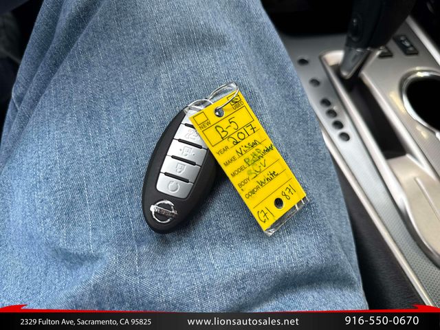 2017 Nissan Pathfinder SL