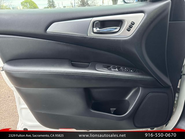 2017 Nissan Pathfinder SL