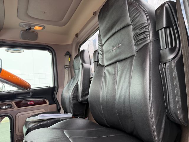 2017 Peterbilt 367 Day Cab