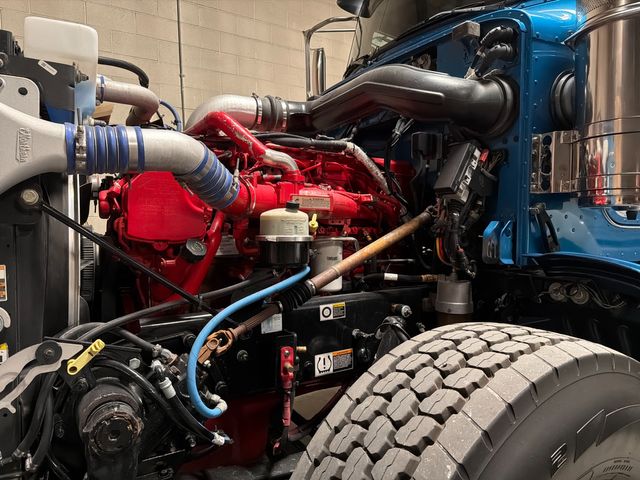 2017 Peterbilt 367 Day Cab