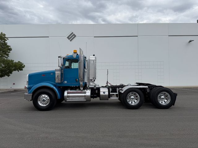 2017 Peterbilt 367 Day Cab
