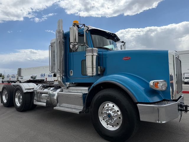 2017 Peterbilt 367 Day Cab