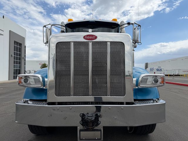 2017 Peterbilt 367 Day Cab