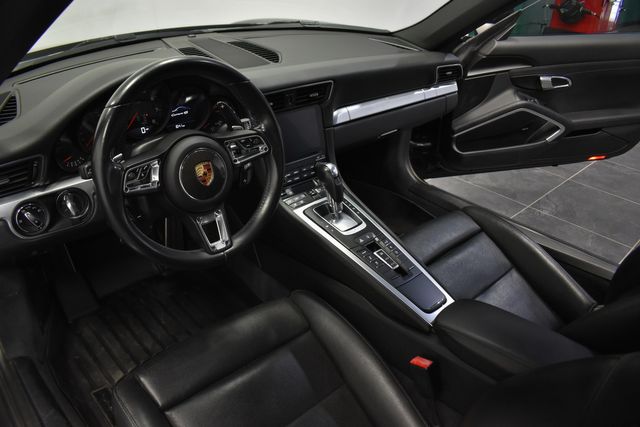 2017 Porsche 911 Carrera 4S