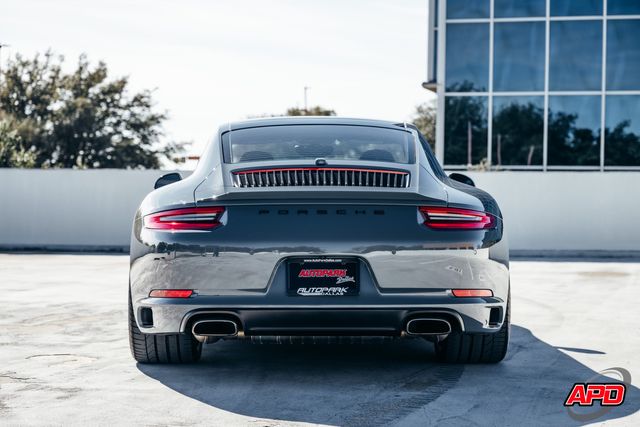 2017 Porsche 911 Carrera