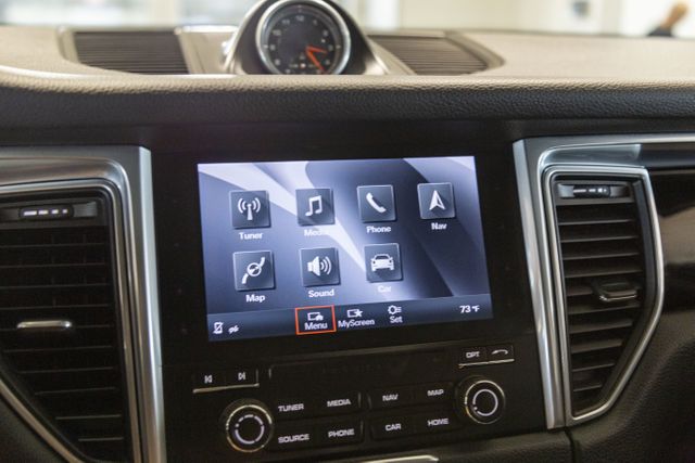 2017 Porsche Macan Premium AWD