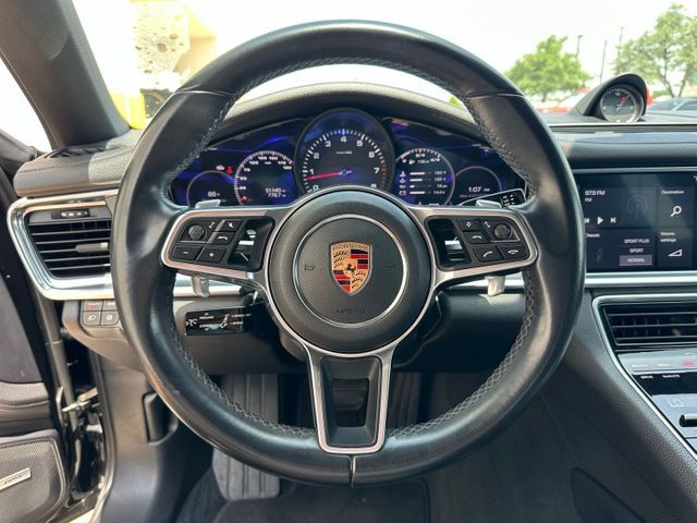 2017 Porsche Panamera 4 