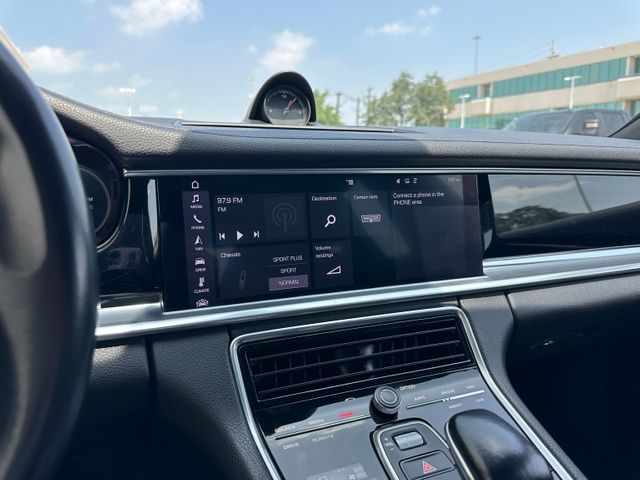 2017 Porsche Panamera 4 