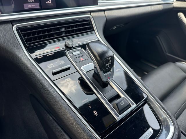 2017 Porsche Panamera 4 