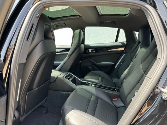 2017 Porsche Panamera 4 