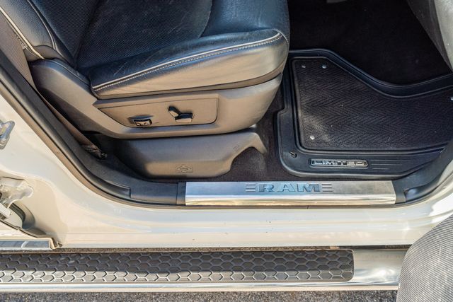 2017 Ram 3500 Laramie Limited MEGA CAB 4X4 AISIN TRANS / 1-OWNER | Austin, TX | Rocky Mountain Truck Stop Austin 2017 Ram 3500 Laramie Limited MEGA CAB 4X4 AISIN TRANS / 1-OWNER | Austin, TX | Rocky Mountain Truck Stop Austin