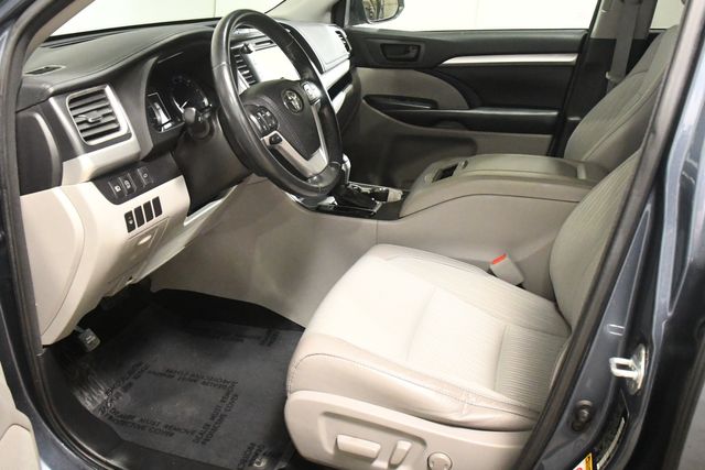 2017 Toyota Highlander LE Plus | Branford, CT | Sound Auto Wholesalers