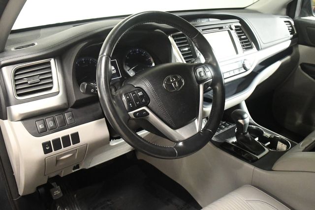 2017 Toyota Highlander LE Plus | Branford, CT | Sound Auto Wholesalers