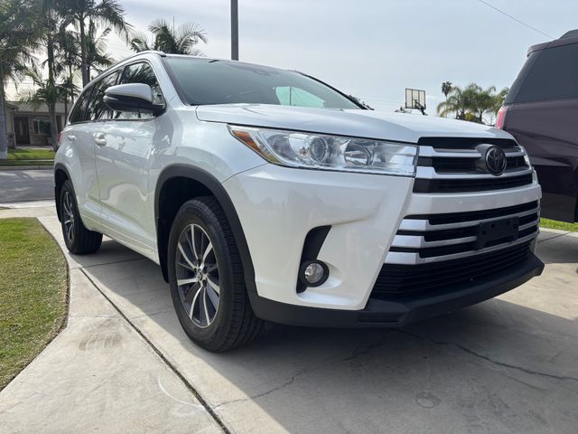 2017 Toyota Highlander XLE | Brea, CA | Zeus Auto Dealers 2017 Toyota Highlander XLE | Brea, CA | Zeus Auto Dealers