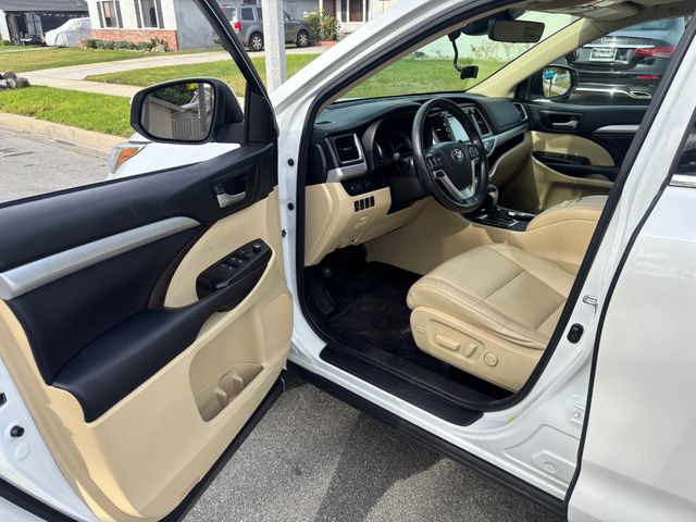 2017 Toyota Highlander XLE | Brea, CA | Zeus Auto Dealers 2017 Toyota Highlander XLE | Brea, CA | Zeus Auto Dealers