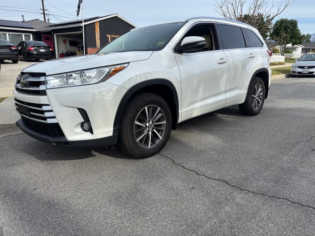 2017 Toyota Highlander XLE | Brea, CA | Zeus Auto Dealers