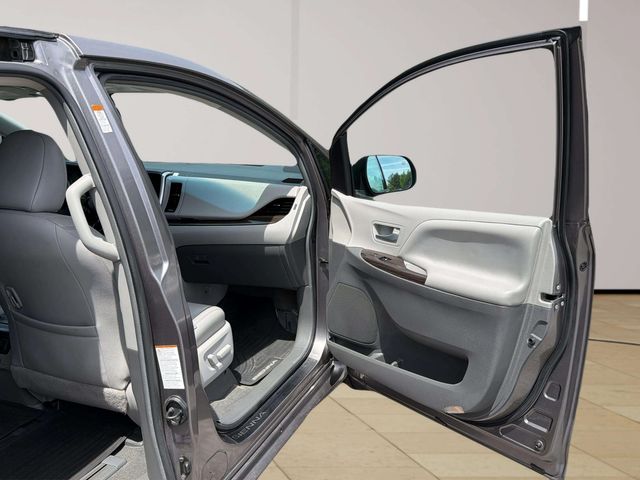2017 Toyota Sienna XLE Premium 7-Passenger | Alpharetta, GA | Star Motors