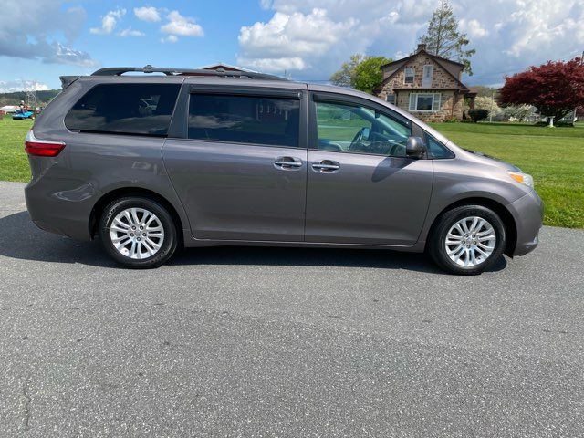 2017 Toyota Sienna XLE Premium 8-Passenger | Ephrata, PA | Pine Tree Motors
