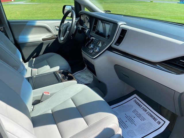 2017 Toyota Sienna XLE Premium 8-Passenger | Ephrata, PA | Pine Tree Motors