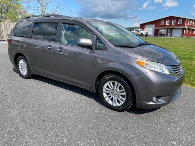 2017 Toyota Sienna XLE Premium 8-Passenger | Ephrata, PA | Pine Tree Motors