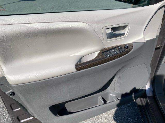 2017 Toyota Sienna XLE Premium 8-Passenger | Ephrata, PA | Pine Tree Motors