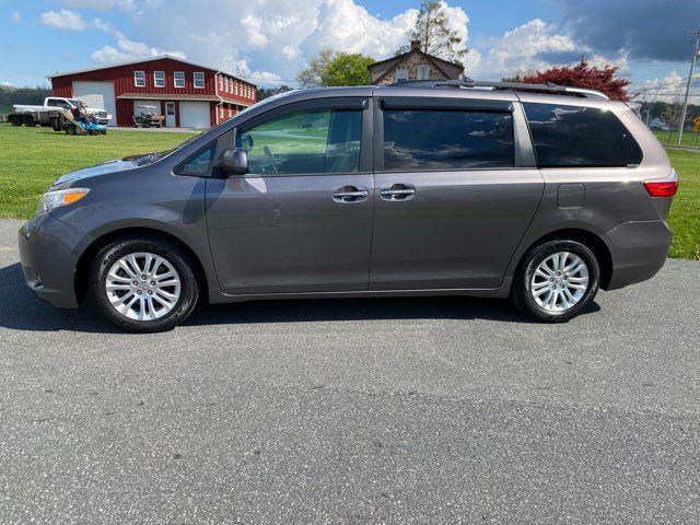 2017 Toyota Sienna XLE Premium 8-Passenger | Ephrata, PA | Pine Tree Motors