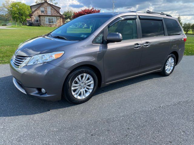 2017 Toyota Sienna XLE Premium 8-Passenger | Ephrata, PA | Pine Tree Motors